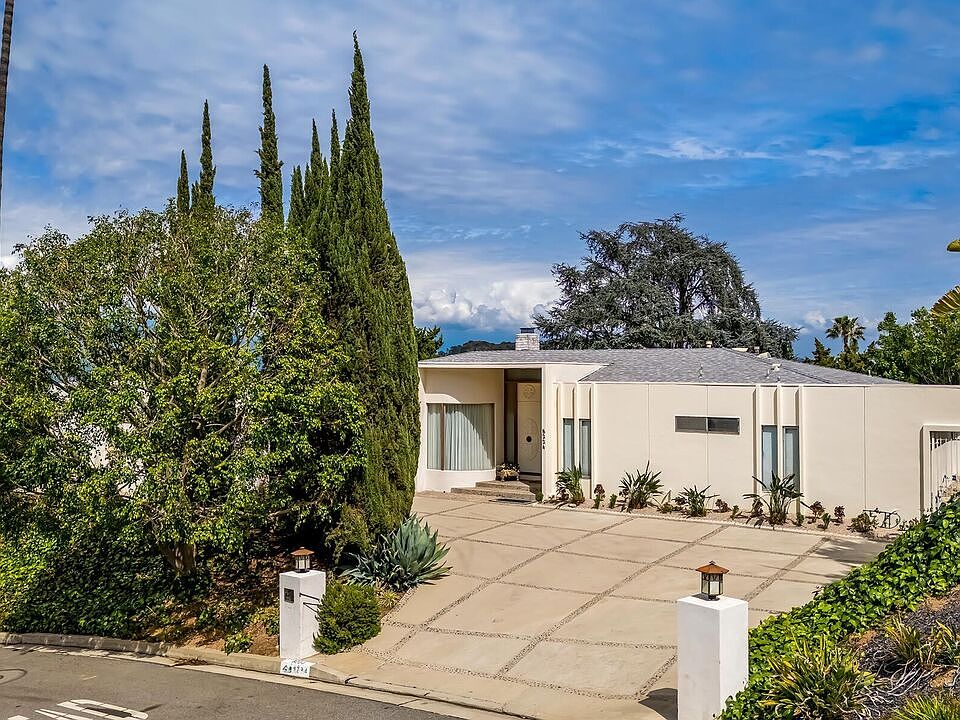 1st image of 8224 Skyline Dr