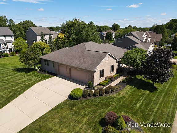 5th image of 8102 Park West Dr