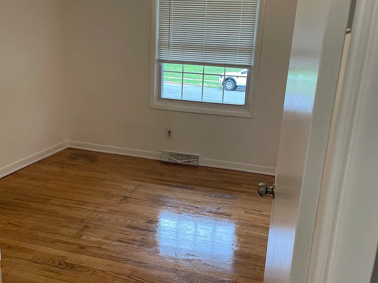 8018 Hammond St — Photo 9