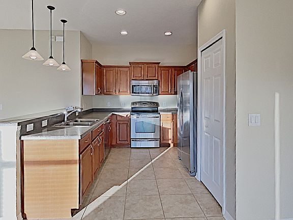 5th image of 917 Parker Den Dr