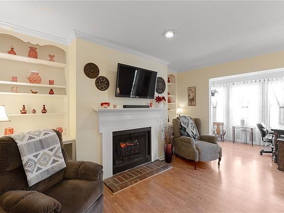 4th image of 2046 Brian Way