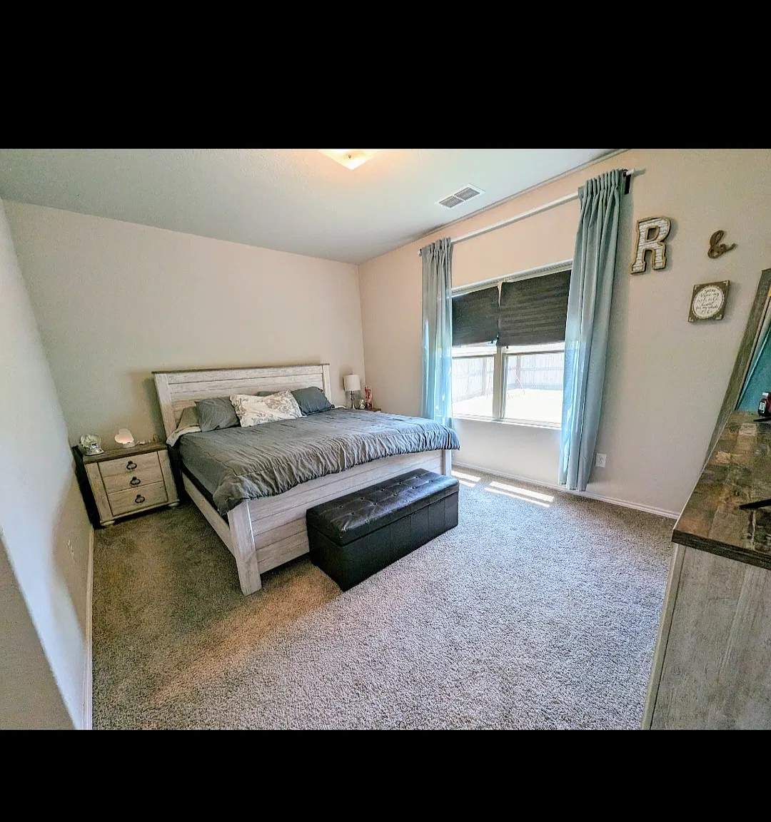 4 bed, 2.5 bath, 2036 sqft, $1,960 — Photo 3