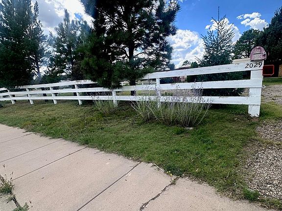 4th image of 2029 East Dr