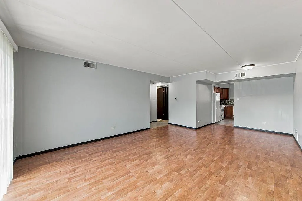 3 bed, 1.5 bath, 1200 sqft, $2,200 — Photo 2