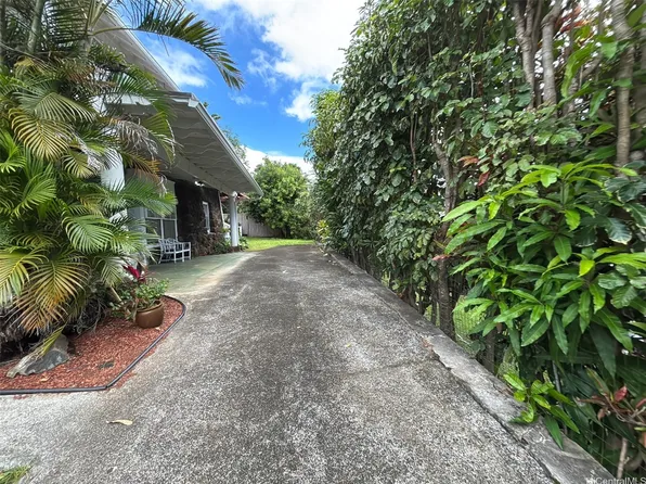 1930 Ventura St, Honolulu, HI 96822