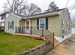3028 Circle Dr NE, Cedar Rapids, IA 52402