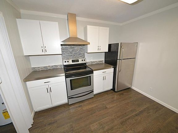 3rd image of 121 Eagle Ln