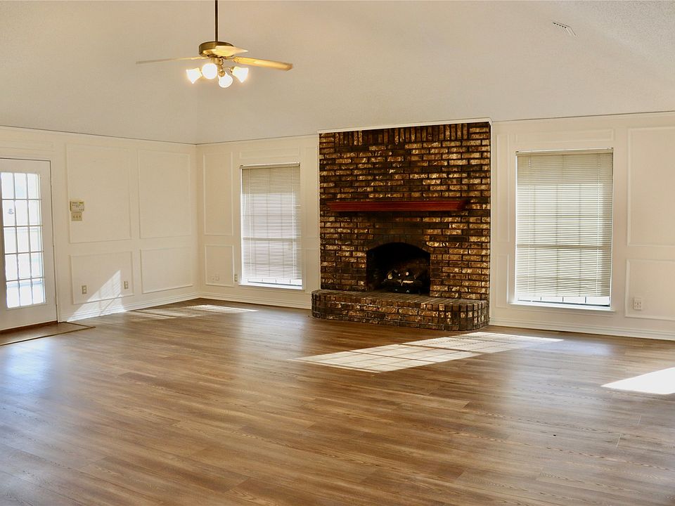 1st image of 128 Schreiber Dr