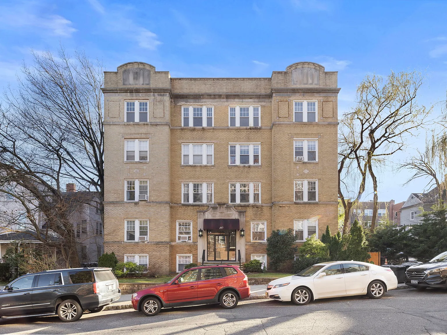 10 Roosevelt Place — Photo 1