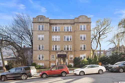 10 Roosevelt Place Photo 1