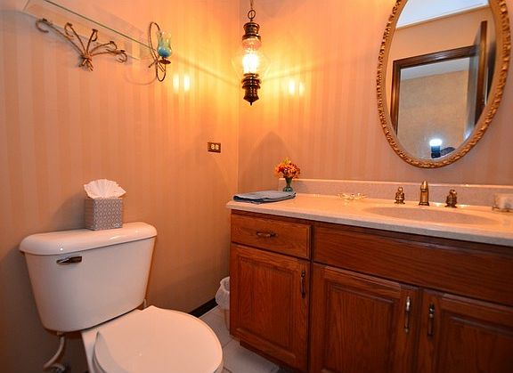 4th image of 261 Bedford Ln