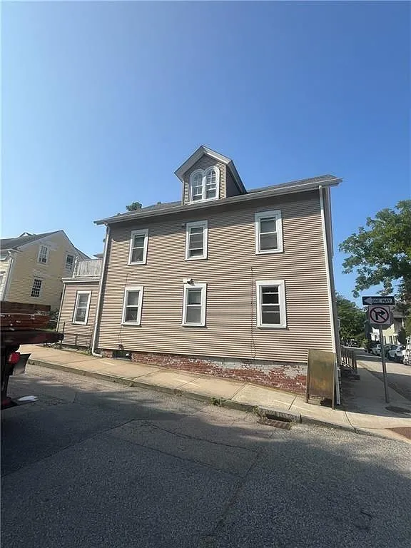 4 bed, 1086 sqft, $3,800 — Photo 3
