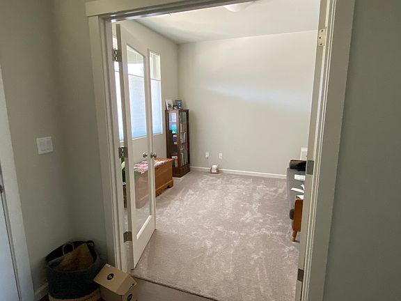 4th image of 4093 SW Reindeer Ave