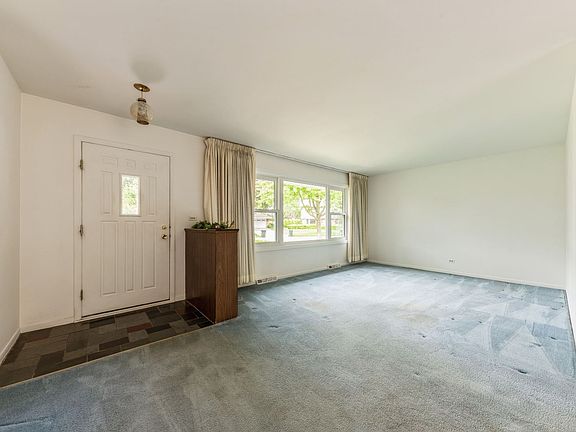 2nd image of 429 N Macarthur Dr