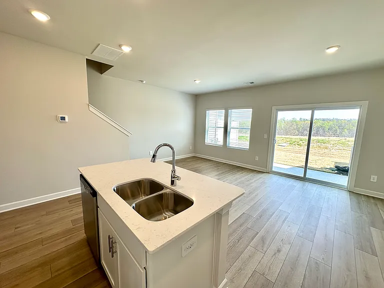 307 Hampton George Ct — Photo 6