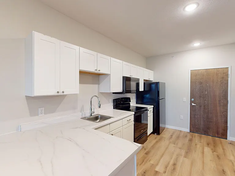 South Pointe Apartments — Photo 20