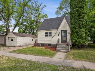 310 10th St S, Moorhead, MN 56560