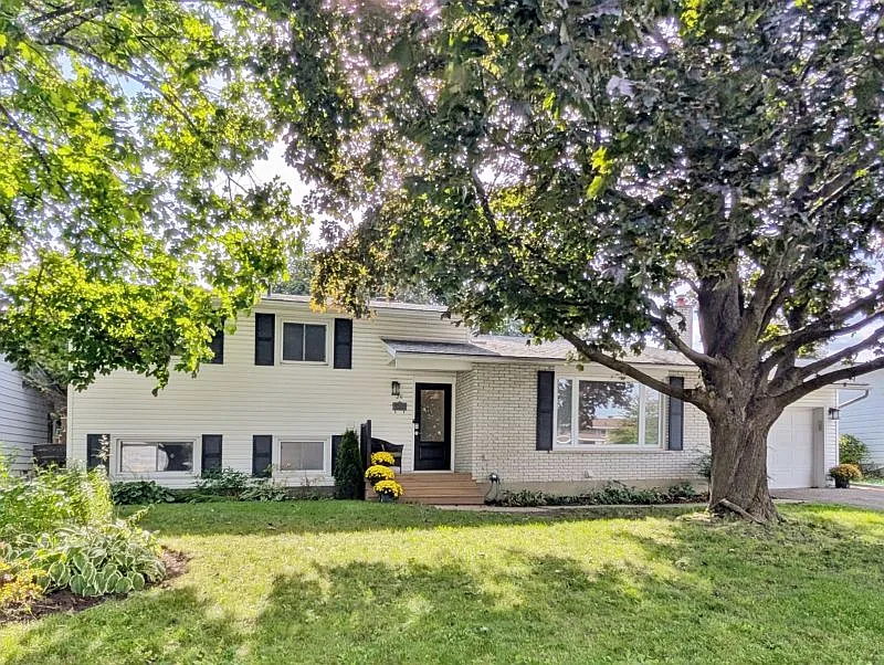 36 Assiniboine Dr