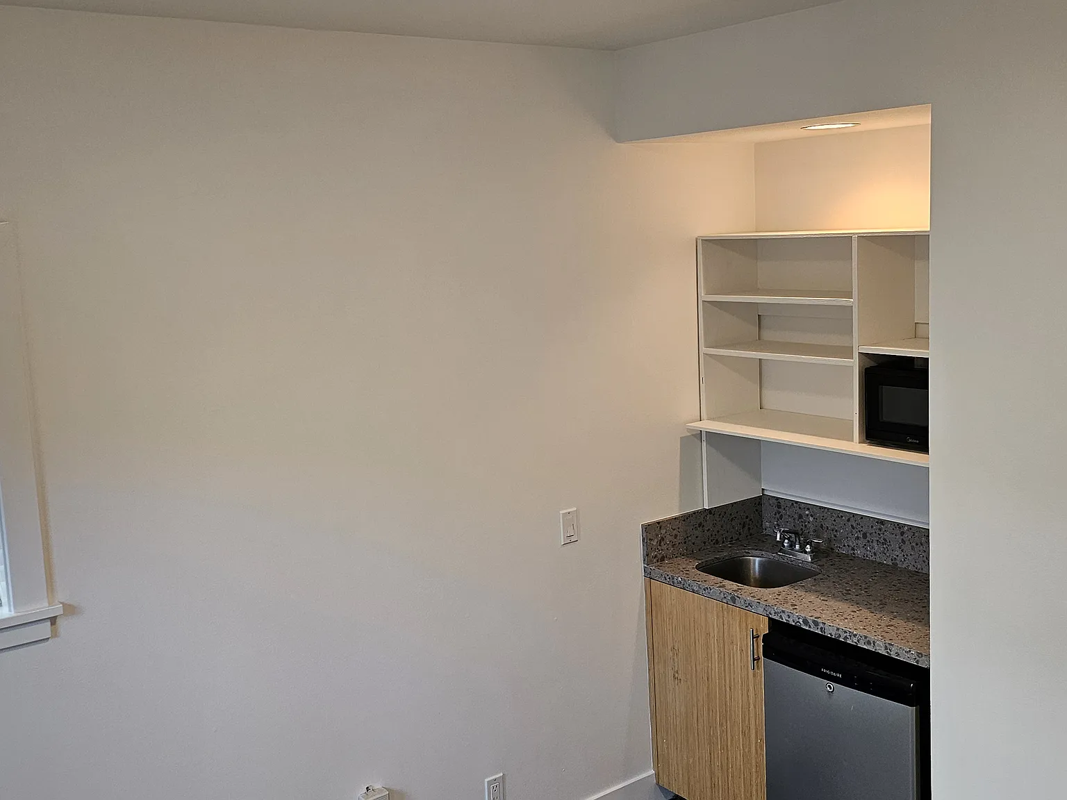 133 Los Angeles Ave — Photo 3
