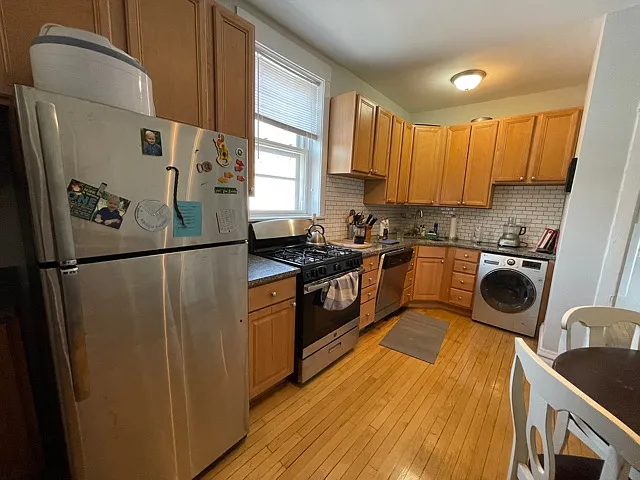 1441 W Berteau Ave #3R — Photo 7