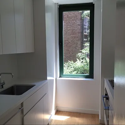 Rented by Tabak Real Estate | media 37