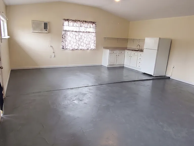 103 Englewood Dr #2 — Photo 2