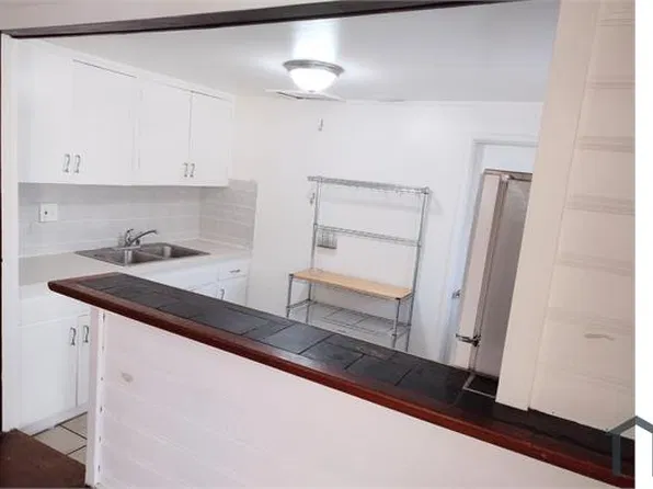 4036 Lyon Ave APT C, Oakland, CA 94601