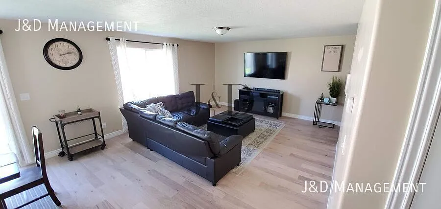 2349 E Jim Bridger Dr