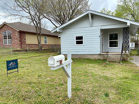 2nd image of 1130 E Moman Ave