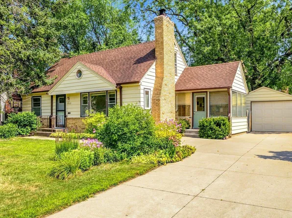 4909 W Upland Crst, Columbia Heights, MN 55421