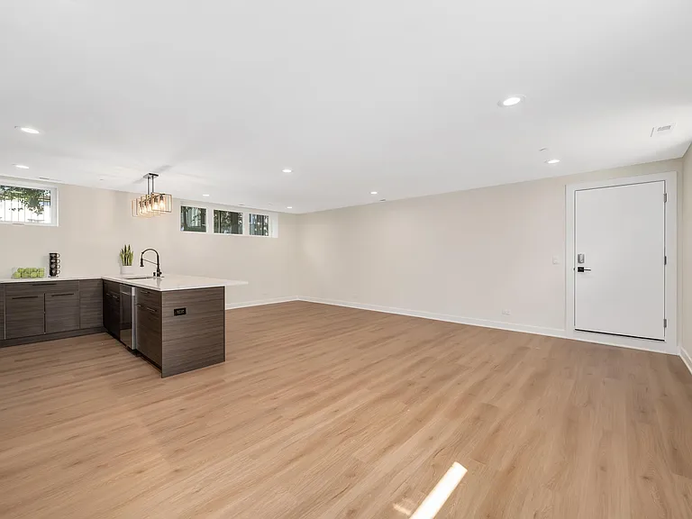 1111 Erie St #4 — Photo 7