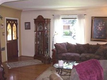 3rd image of 137 N Mayflower Ave