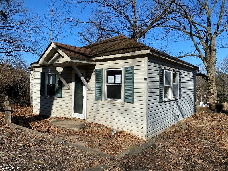 2nd image of 33 Skyland Ave
