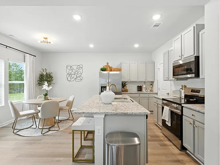 611 W Vincent Dr — Photo 5