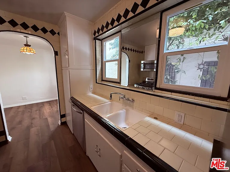1032 S Crescent Heights Blvd — Photo 13