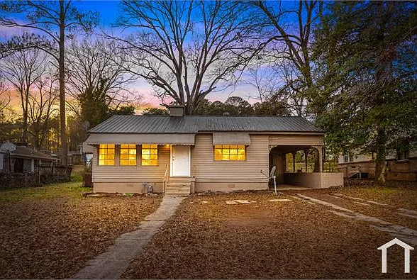 3 bed, $1,295 — Photo 1