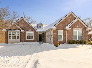 6148 Birchcrest Ln, Commerce Township, MI