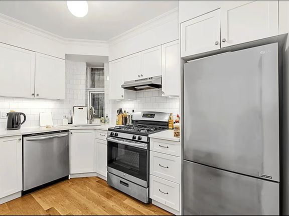 5th image of 222 Pacific St APT 1B