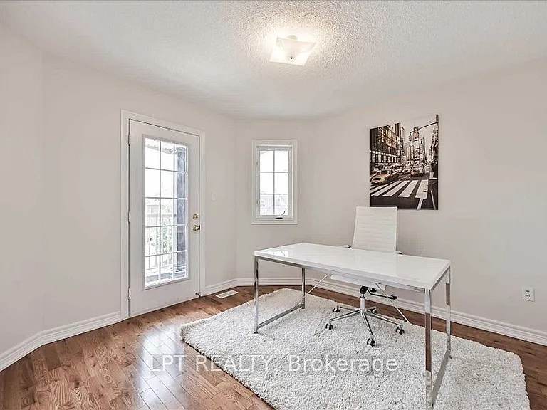 46 Ozner Cres — Photo 4