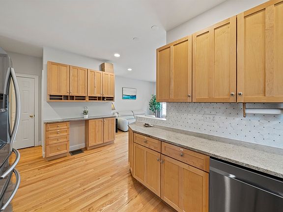 5th image of 290-292 Lagrange St