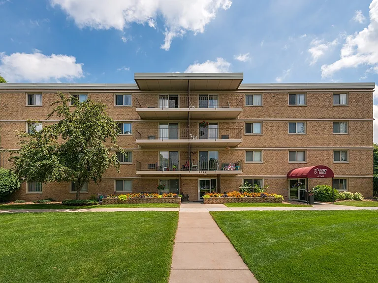 Cherry Court Apartments — Photo 15