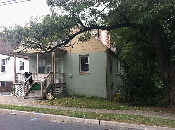 2nd image of 7417 River Rd