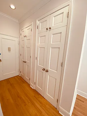 Rented by Metropolis Real Estate of Manhattan | media 9