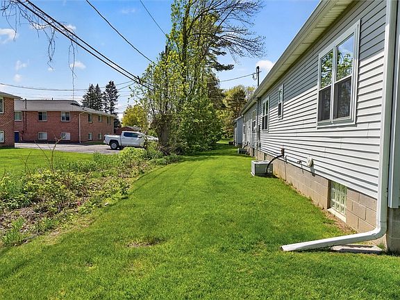 5th image of 207 Twin Pines Ct