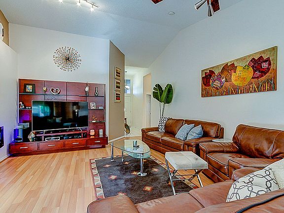 5th image of 3054 Pepperwood Ln W