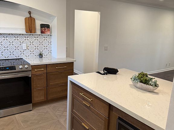 4th image of 848 Snowberry Ct