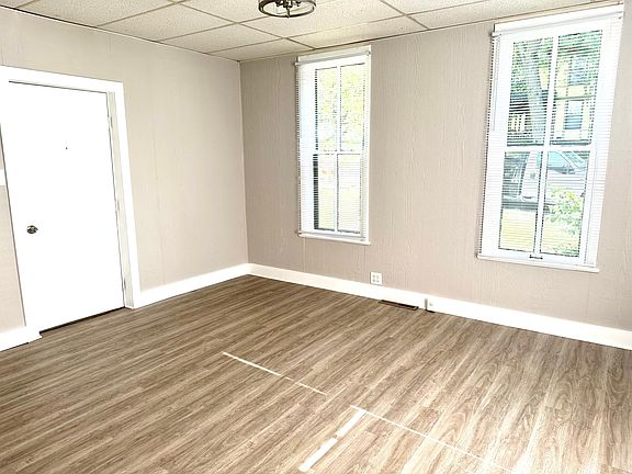 5th image of 202 Olive St