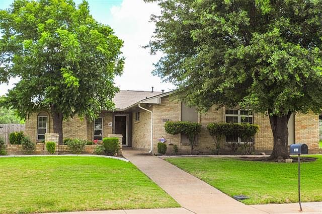 1st image of 1012 Hillcrest Dr