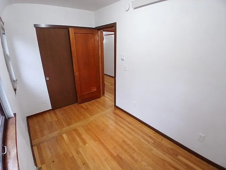 Brentwood Apartments — Photo 21