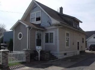 483 Jackson St, Aurora, IL 60505